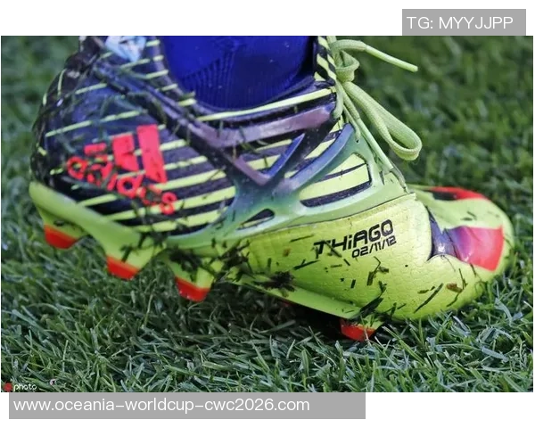 梅西亲选adidas足球鞋助力球场表现展现无与伦比的运动魅力与风采